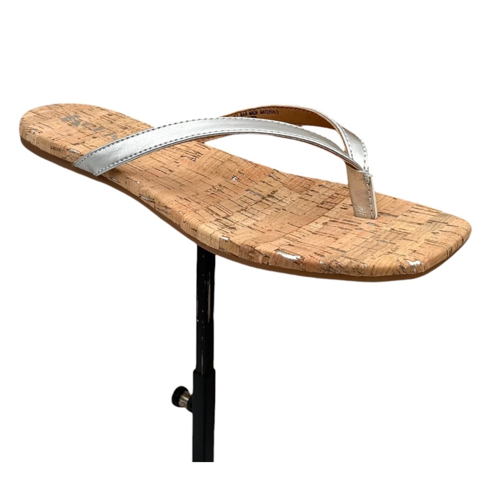 Korks Women's Winnie Thong Flat Sandals Size 8 Metallic Silver Cork-look Footbed